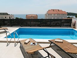 Villa La Ze - Three Bedroom Villa With Swimming Pool