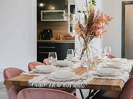 Villa La Ze - Three Bedroom Villa With Swimming Pool