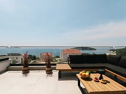 Villa La Ze - Three Bedroom Villa With Swimming Pool