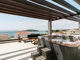 Villa La Ze - Three Bedroom Villa With Swimming Pool