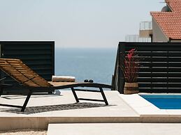 Villa La Ze - Three Bedroom Villa With Swimming Pool