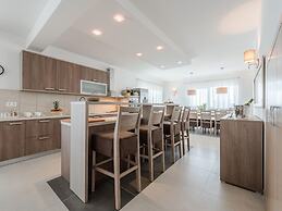 Beautiful Villa With Swimming Pool and Terrace