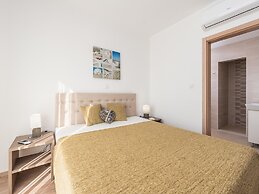 Beautiful Villa With Swimming Pool and Terrace