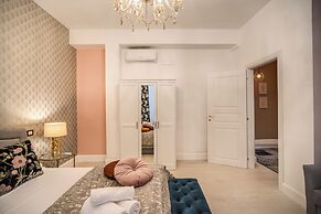 White Mirror  Apartment