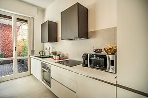 White Mirror  Apartment