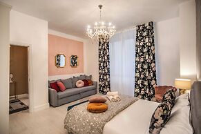 White Mirror  Apartment