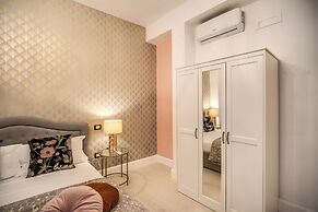 White Mirror  Apartment