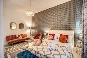 White Mirror  Apartment