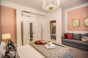 White Mirror  Apartment