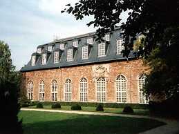 Am Lustgarten Modern Retreat