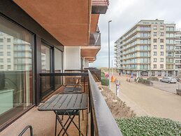 Apartment With Terrace and Side sea View