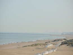 Apartment With Terrace and Side sea View