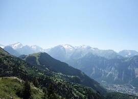 Apartment in L'eclose With Mountain Views