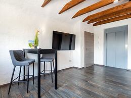 No. 7 Lake View Modern Retreat