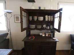 Welcoming Apartment Near Lake