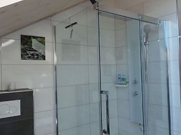 Welcoming Apartment Near Lake