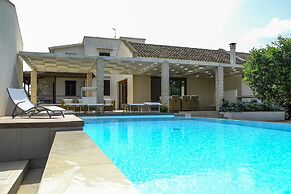 Villa in Sicily With Pool Near Erice & Trapani