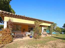 Vibrant Holiday Home With Private Pool