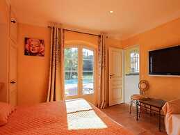 Vibrant Holiday Home With Private Pool