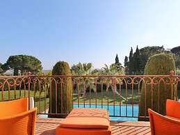 Vibrant Holiday Home With Private Pool