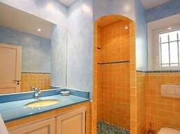 Vibrant Holiday Home With Private Pool