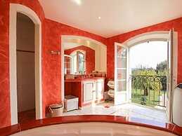 Vibrant Holiday Home With Private Pool