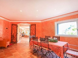 Vibrant Holiday Home With Private Pool