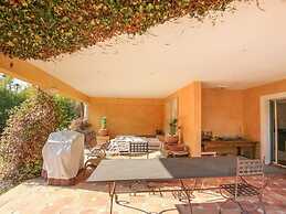 Vibrant Holiday Home With Private Pool