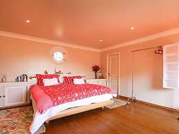 Vibrant Holiday Home With Private Pool