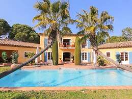 Vibrant Holiday Home With Private Pool