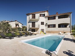 Nicely Decorated Apartment With Private Pool