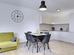 Nicely Decorated Apartment With Private Pool