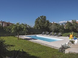 Nicely Decorated Apartment With Private Pool