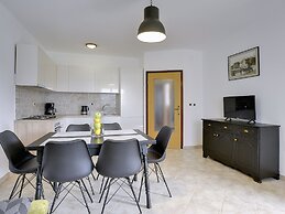 Nicely Decorated Apartment With Private Pool