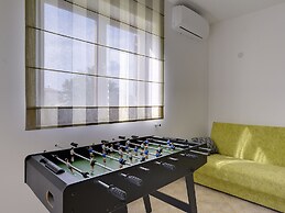 Nicely Decorated Apartment With Private Pool