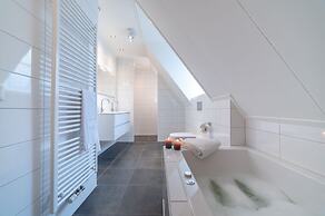 Wellness Villa With Private Bubble Bath
