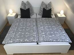 Luetje Huuske Modern Retreat