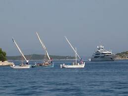 Apartments Paula - One Bedroom Apartment With Terrace 2