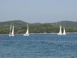 Apartments Paula - One Bedroom Apartment With Terrace 2