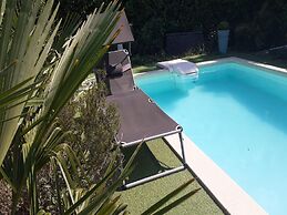 Nice Villa in Morieres-les-avignon With Pool