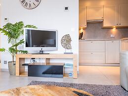 Apartment With Sunny Terrace