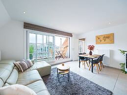 Apartment With Sunny Terrace