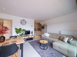 Apartment With Sunny Terrace