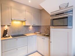 Apartment With Sunny Terrace