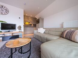 Apartment With Sunny Terrace