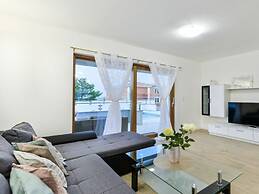 New Villa With Pool and Roof Terrace