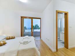 New Villa With Pool and Roof Terrace