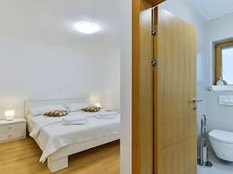 New Villa With Pool and Roof Terrace