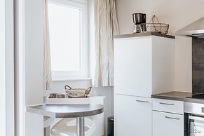 Manderley 0301 Very Well Located