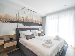 Apartments Villa Royale - Luxury One Bedroom Apartment With Terrace